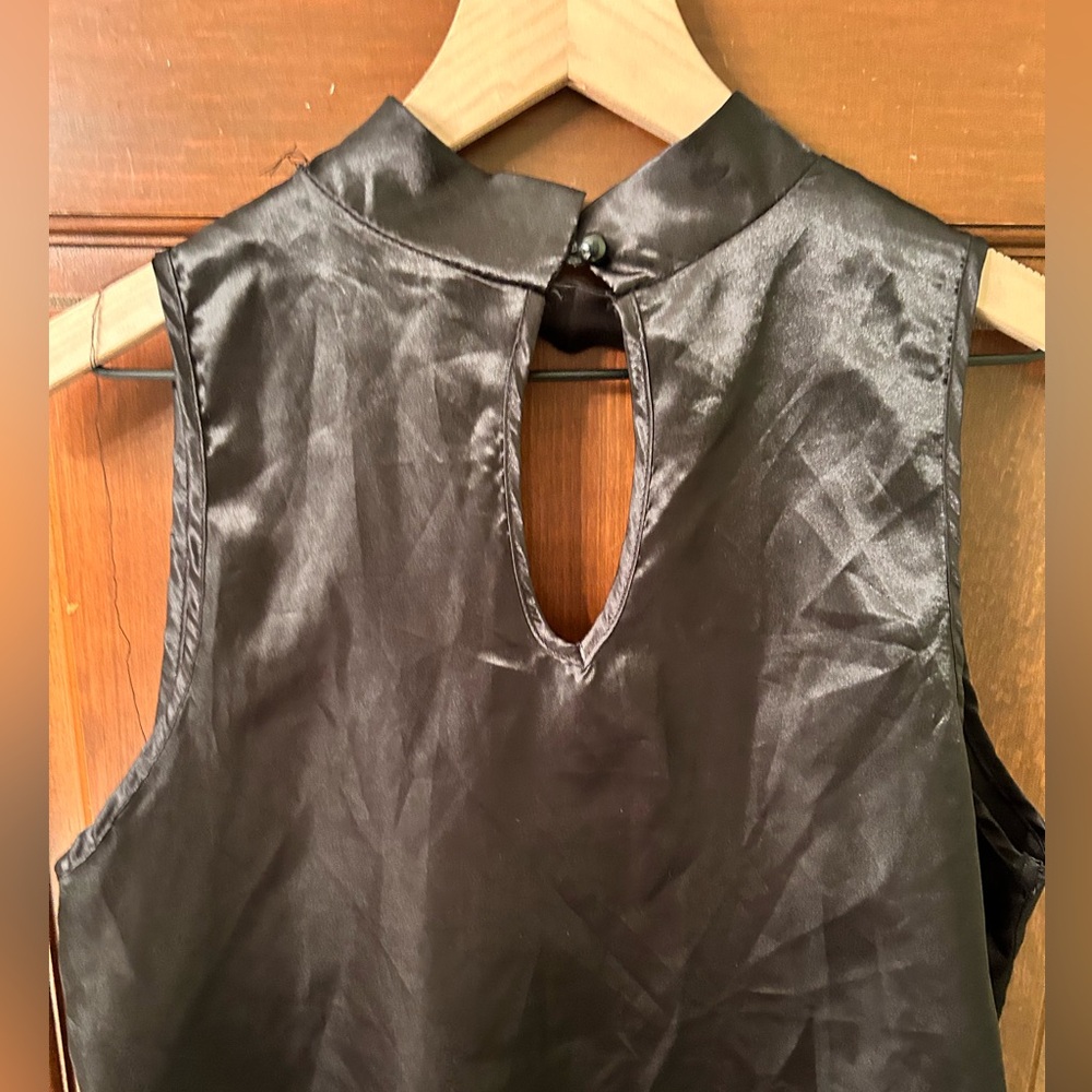 ABSOLUTE ANGEL Black Polyester dressy tank top with button collar. Size L - Picture 6 of 6